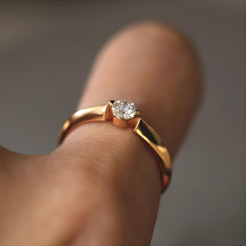 Women's Sparkling Cubic Zirconia Solitaire Ring